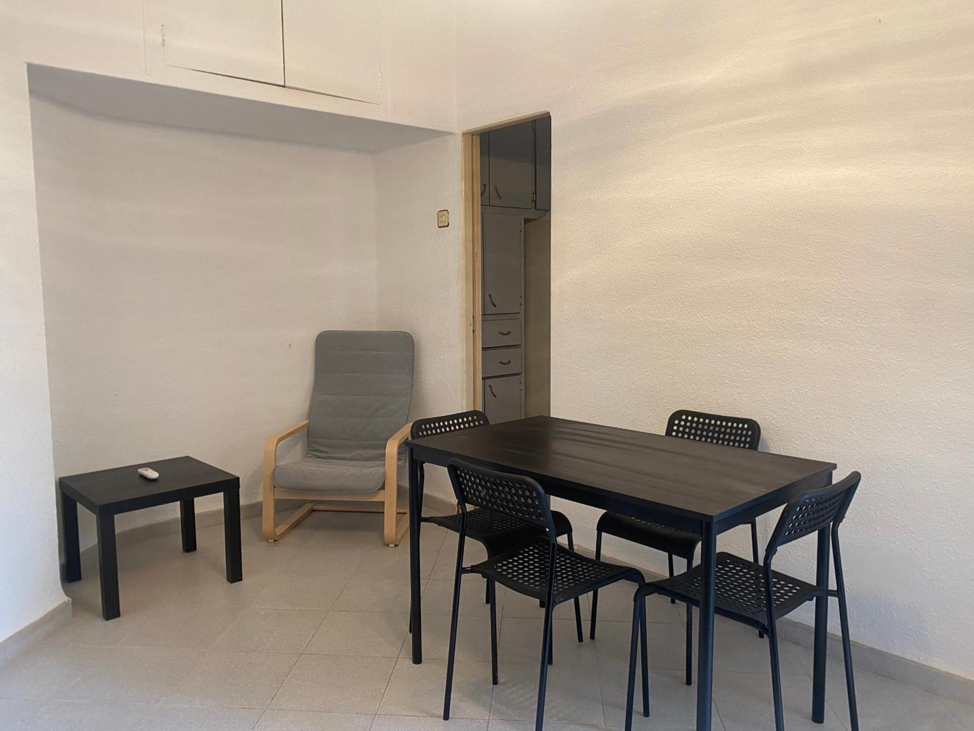 Homestay Turia - Urban Centric & At Bruno Coliving *